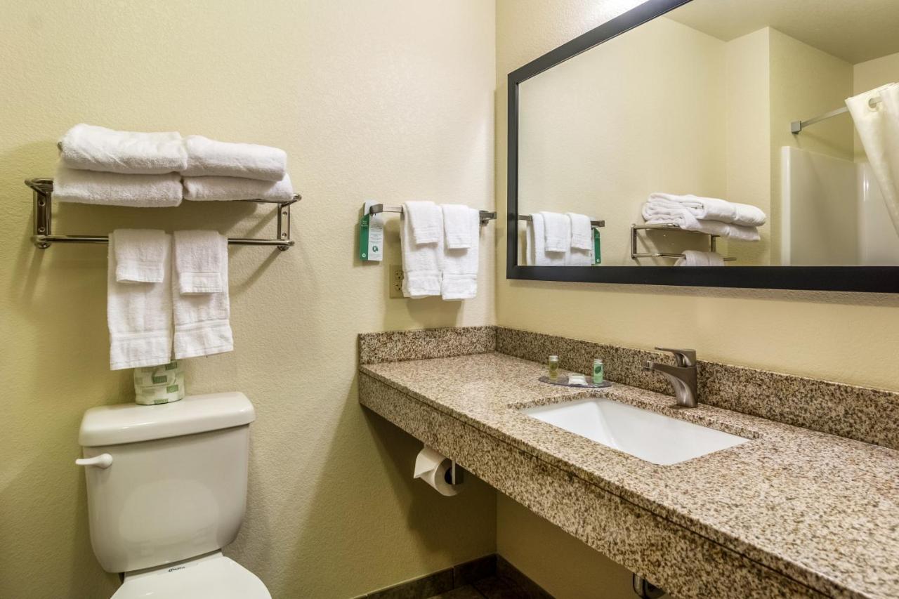 Cobblestone Hotel & Suites - Torrington Kültér fotó